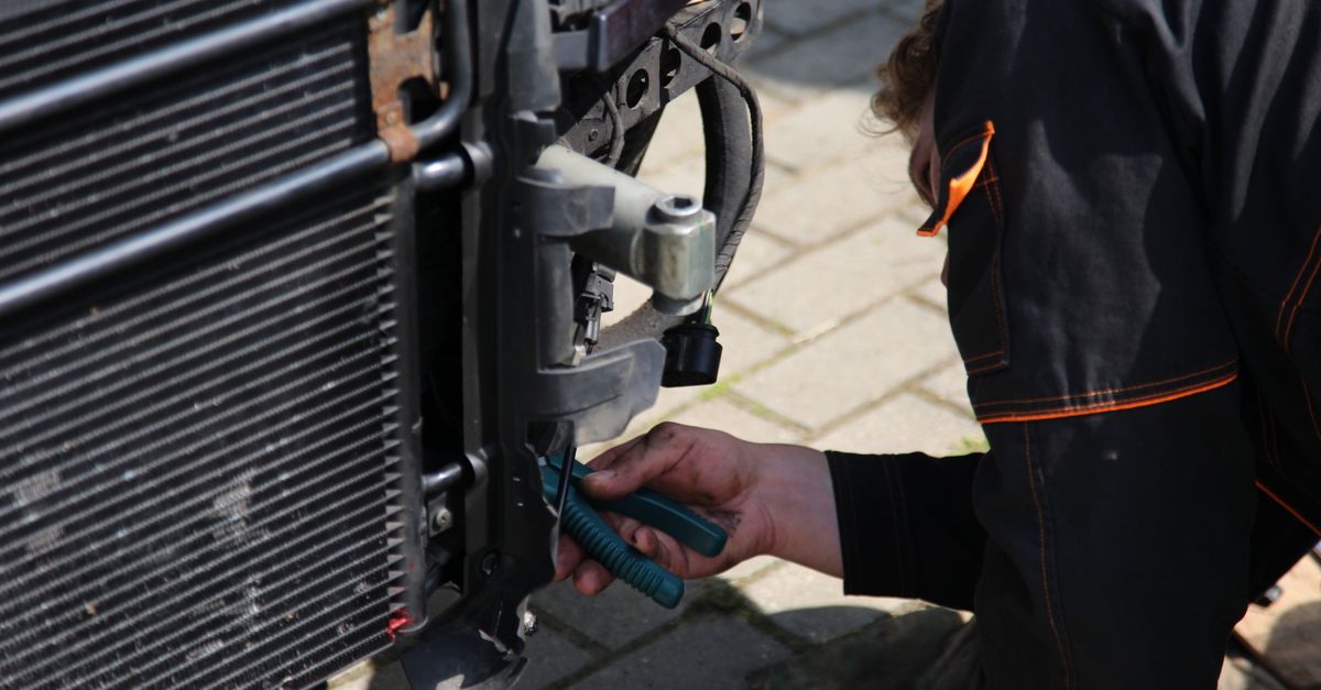 locksmith service technician — Atlanta Locksmiths