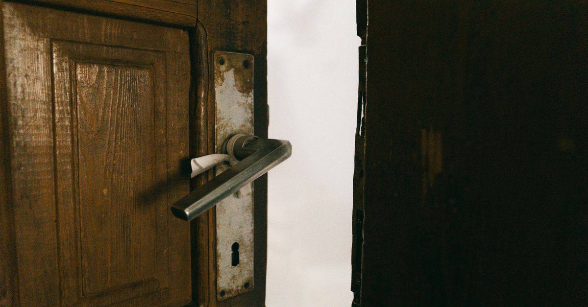 Signs Your Door Knob Lock Replacement Can't Wait — Atlanta Locksmiths
